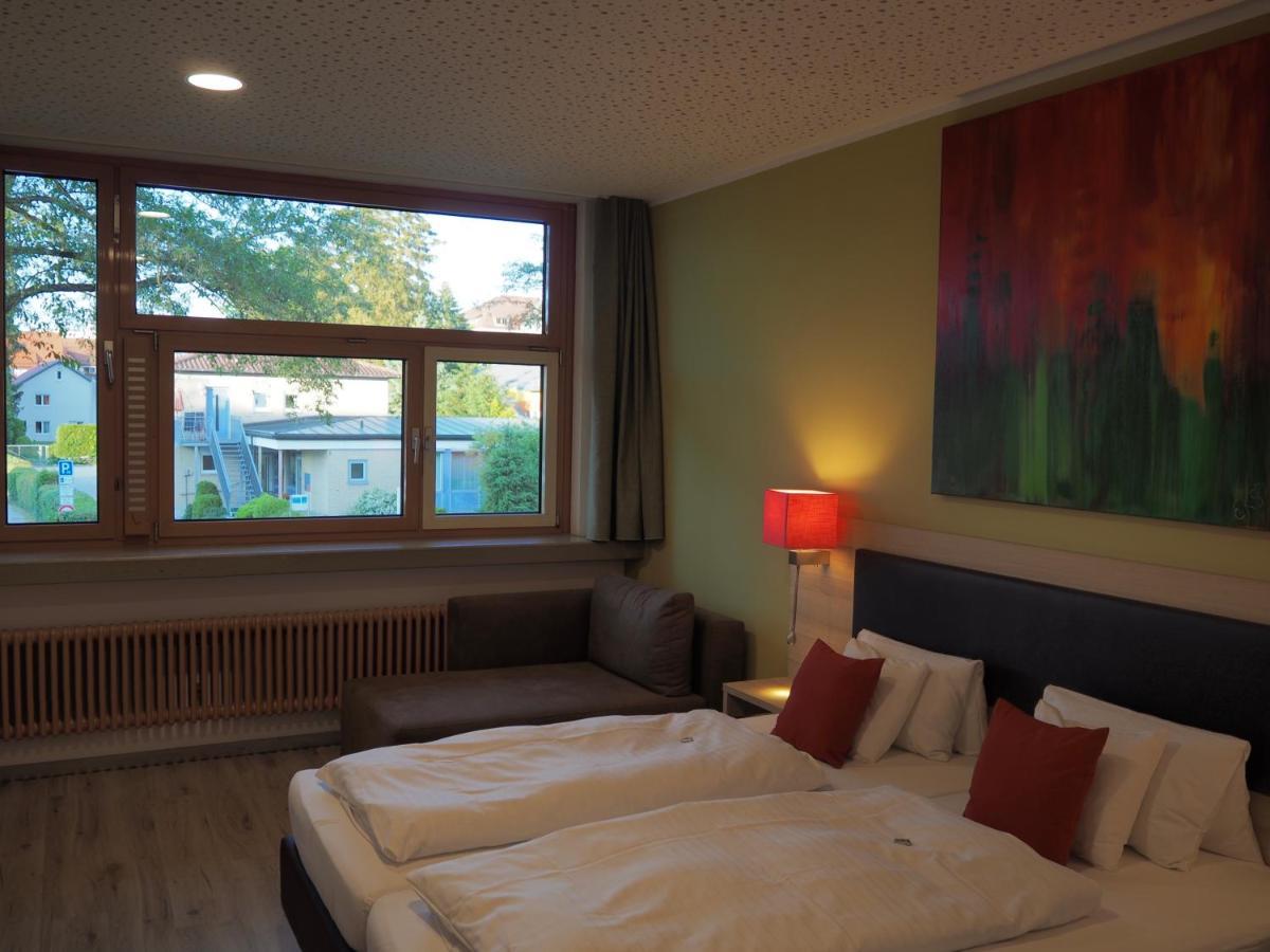 Hotel „Zur Linde“ Егінген Екстер'єр фото